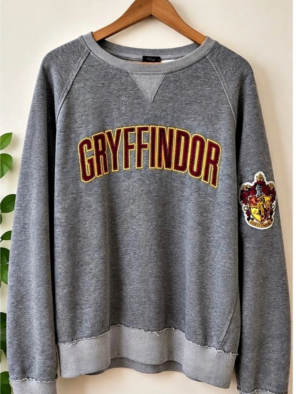 Official Universal Studios Harry Potter Gryffindor Sweatshirt – Gray – Size Larg